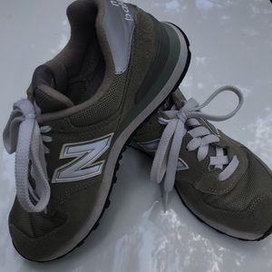 One pair of New balance tennis shoes!